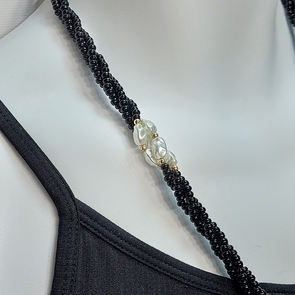 Vintage Twisted Freshwater Pearl and Black Glass Seed Beads Necklace - Picture 3 of 10